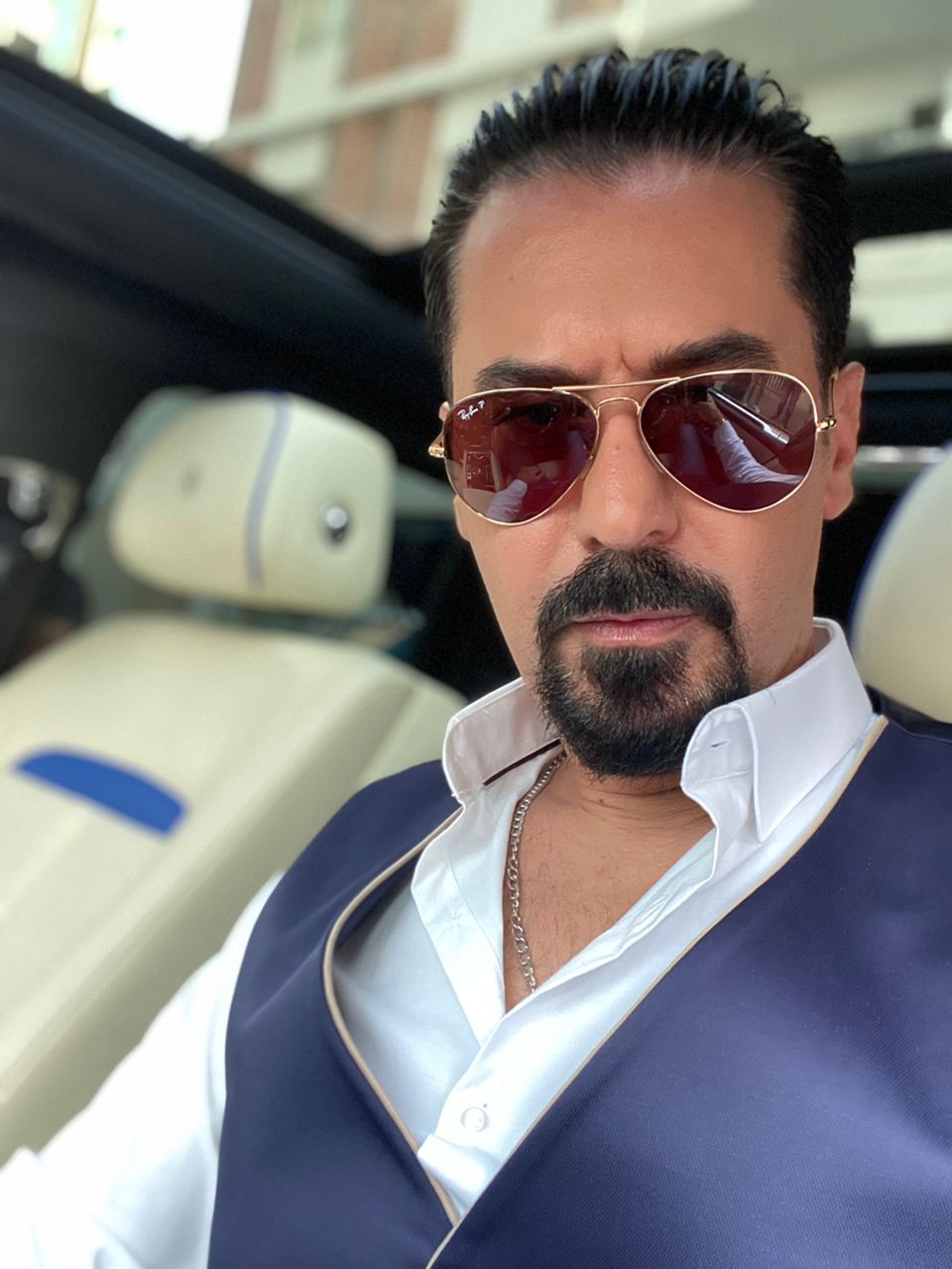 ميلاد يوسف يسعى وراء المال في " مفتاح الحب"