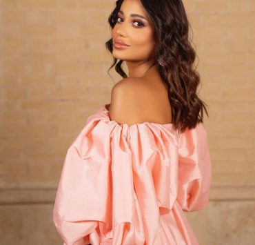 رحمة رياض تبكي فرحاً على مسرح "بابل الدولي"