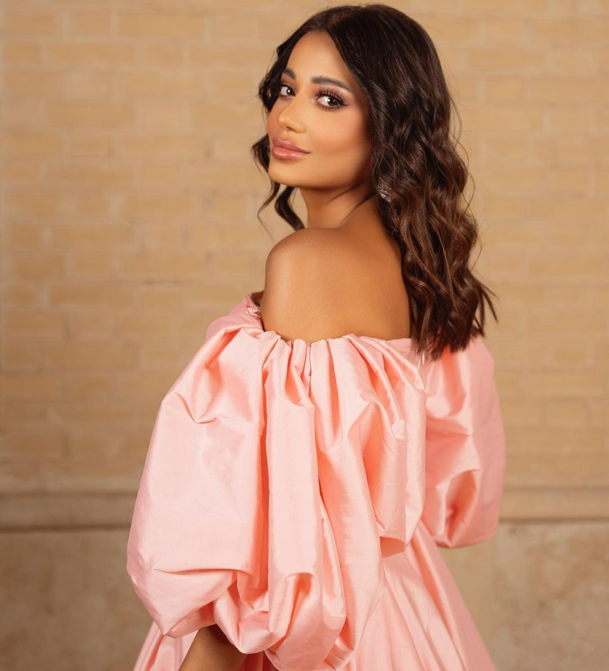 رحمة رياض تبكي فرحاً على مسرح "بابل الدولي"