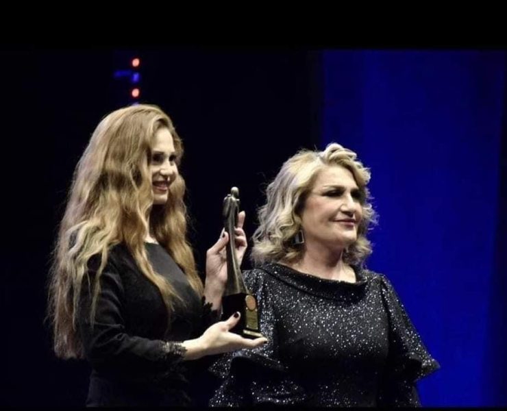 في ثاني تجاربها المسرحية..صفاء رقماني تحصد جائزة عن "بيت الشغف"