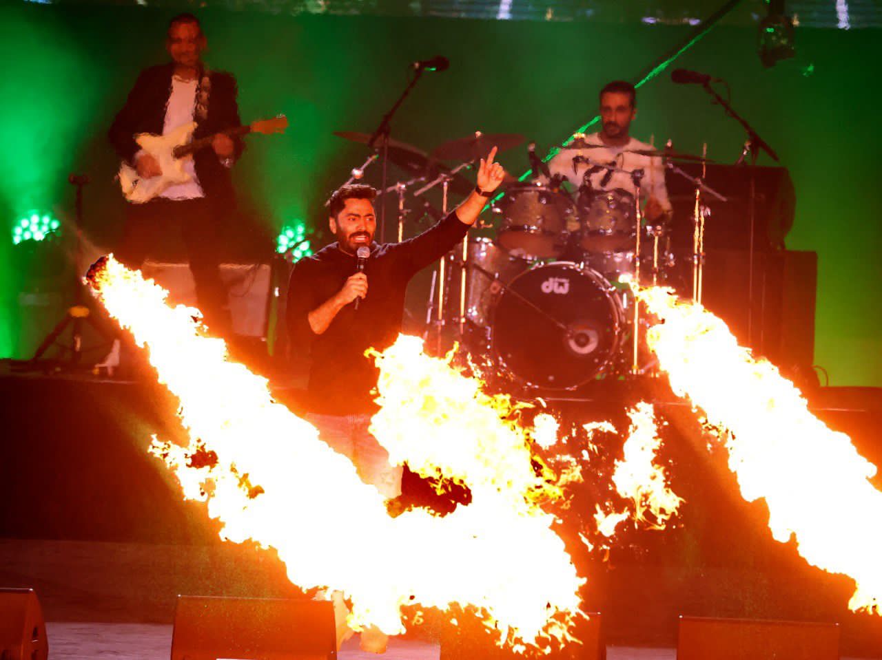 تامر حسني يشعل أجواء حفل "إكسبو 2020 دبي" أمام جمهور الوطن العربي والعالم