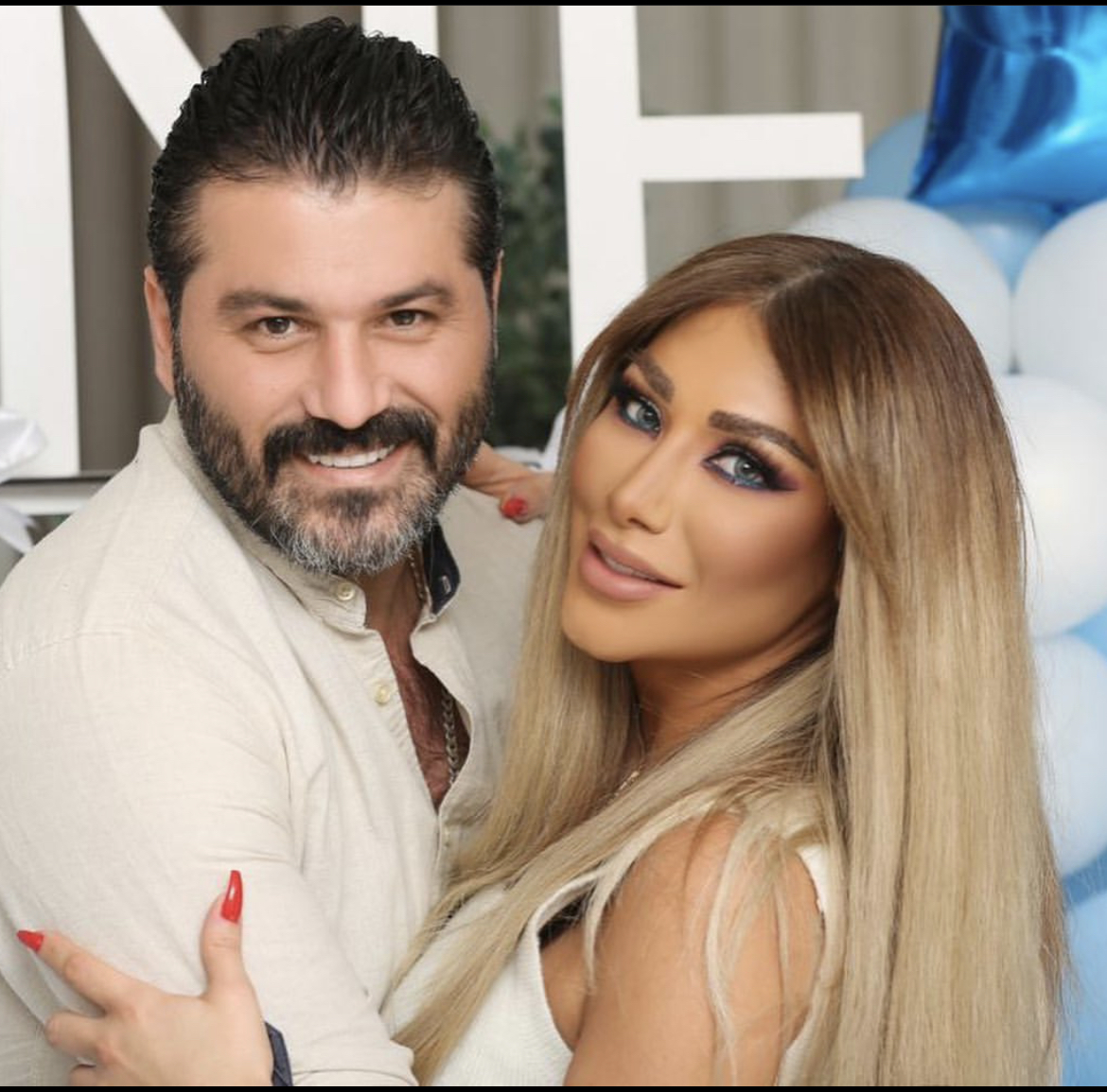 يزن السيد لزوجته في عيدها "بحبك وبحب جنانك"