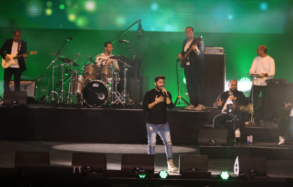 تامر حسني يشعل أجواء حفل "إكسبو 2020 دبي" أمام جمهور الوطن العربي والعالم