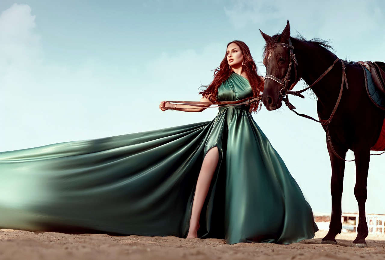 سمر جابر .. فنانة شهيرة في "الثمانية"