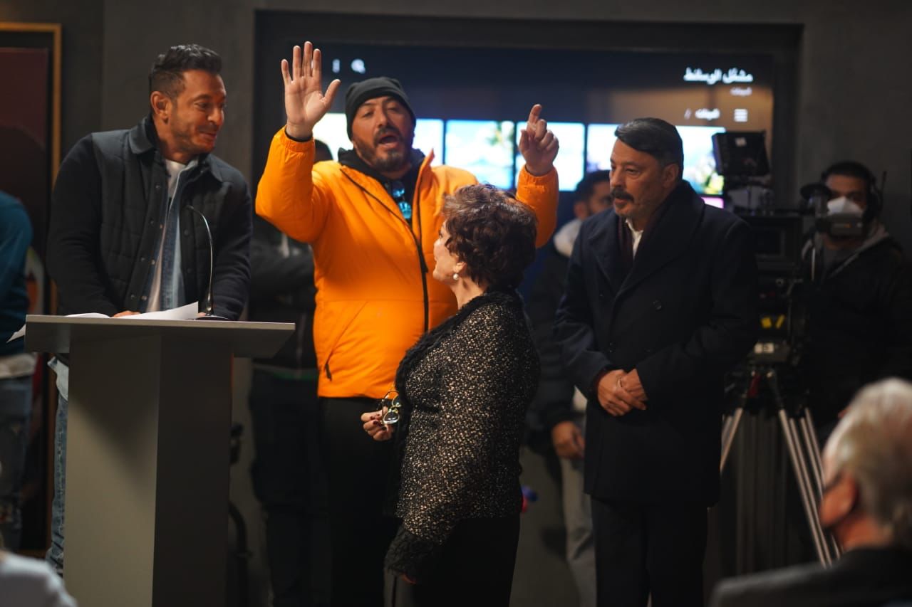 مجدي الهواري.. يرد علي جدل اقتباس مسلسله "دائما عامر"