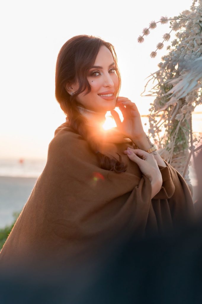 المغربية وسيمة تعود للساحة الفنية وتفتح "باب القفص"