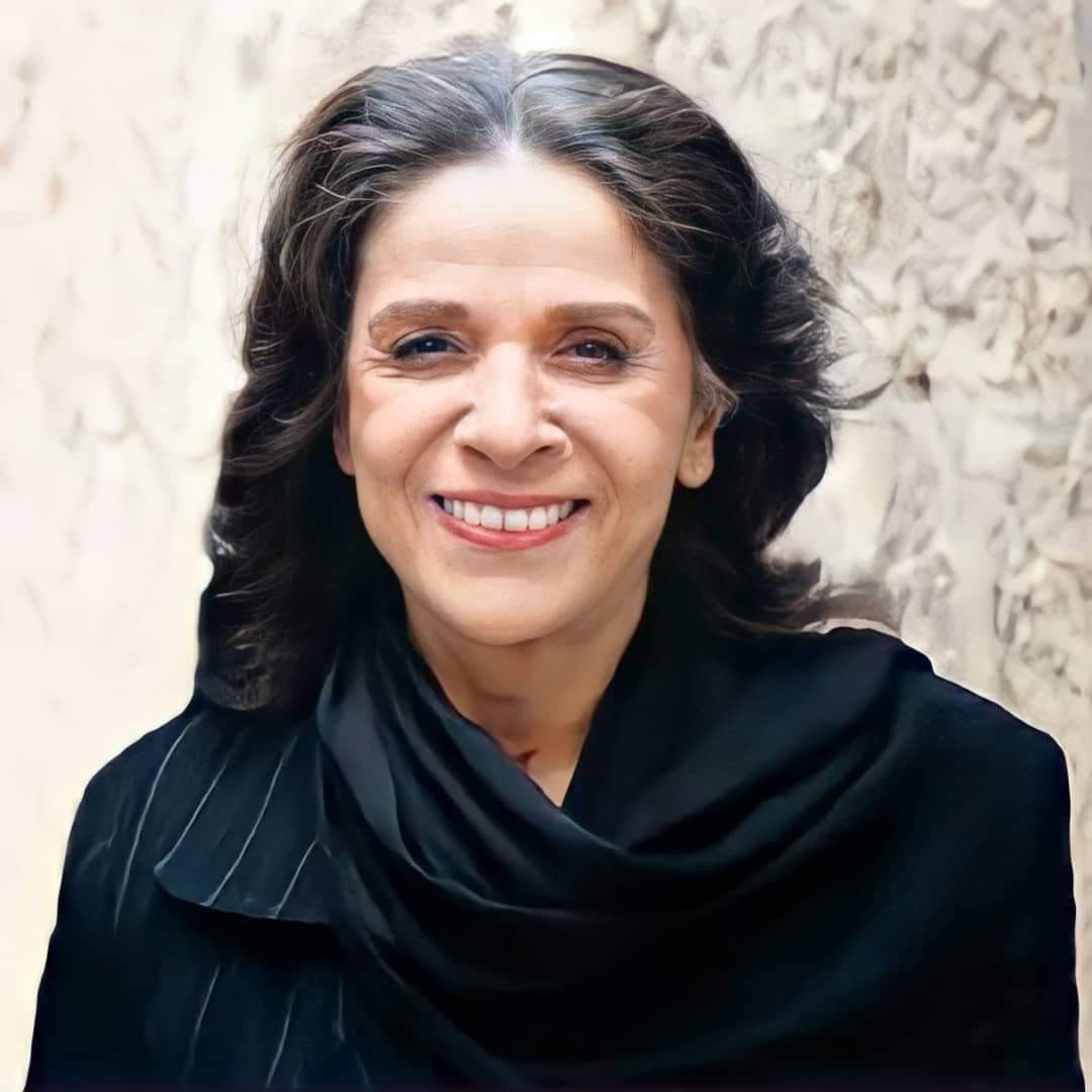 سامية الجزائري تروي قصصاً كوميدية في "سيرة وانفتحت"