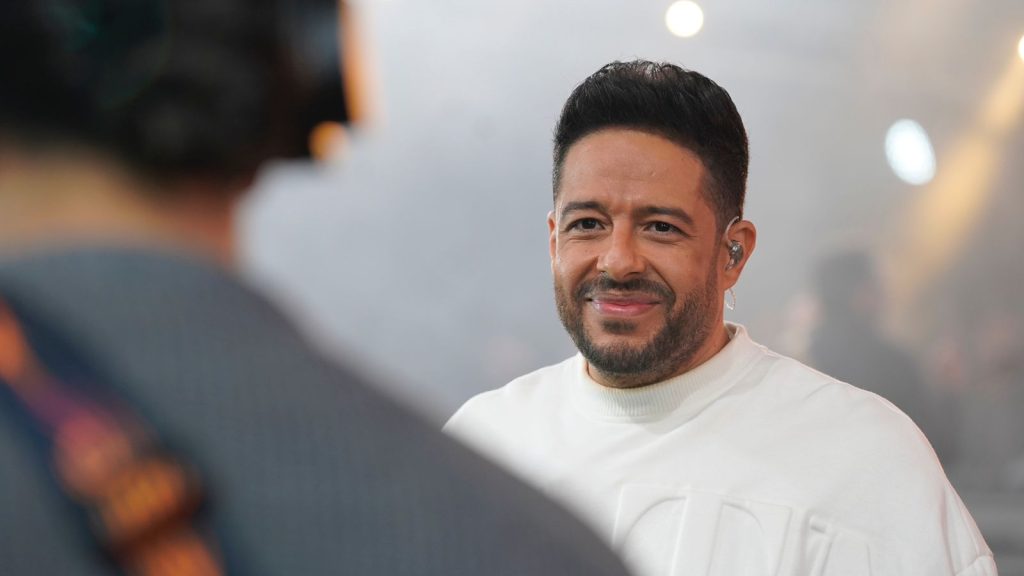 بالصور .. حماقي يتألق في أضخم حفلات الشيخ زايد بحضور كامل العدد والجمهور يطالبه ب" عجبي" بعد تصدرها للتريند