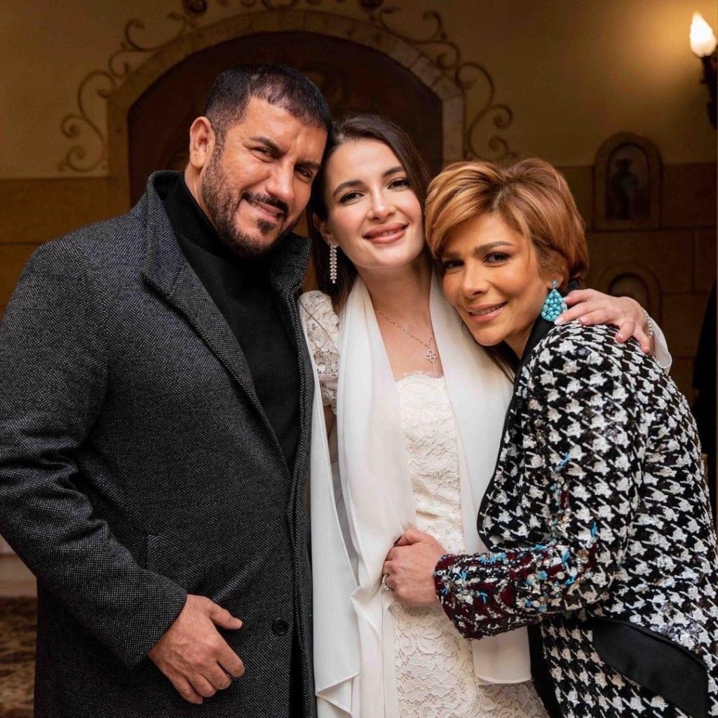 شام الذهبي تحتفل بزواجها بحضور والدها وزوج والدتها