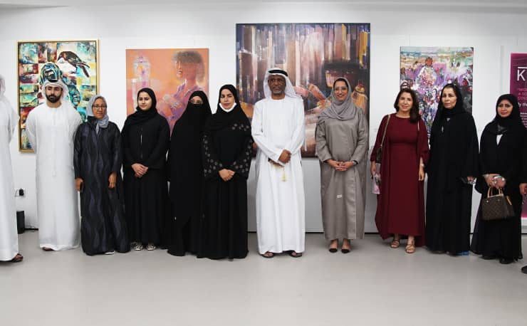 معرض "آرت دبي" يحتفي بالمرأة عبر لوحات فنية إبداعية
