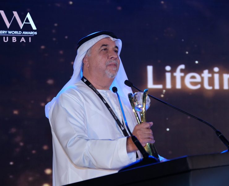 توحيد عبدالله الرئيس التنفيذي لمجوهرات جوهرة يحصل على جائزة إنجازات المسيرة المهنية