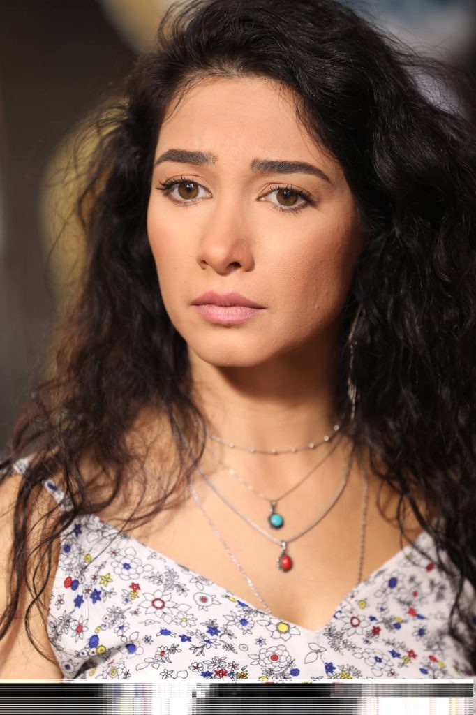 جيانا عنيد عاشقة للموضة ومتفائلة في حياتها..