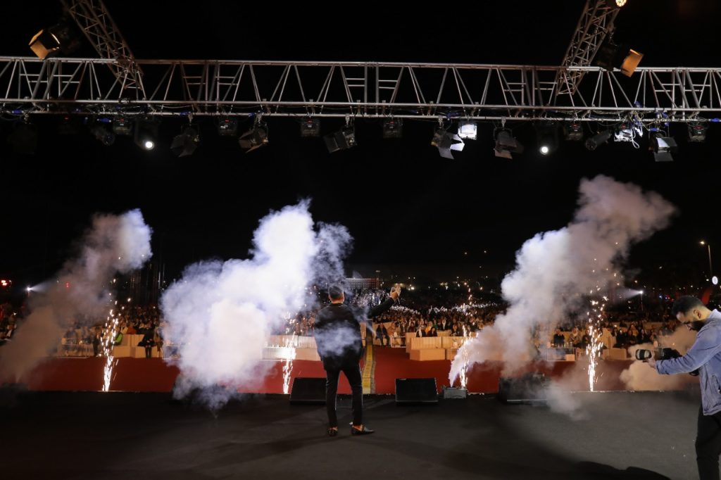 بالصور .. حماقي يتصدر تريند تويتر بالكويت عقب حفله بالمهرجان الأول .. والجمهور : " الكويت كلها في حفل حماقي"