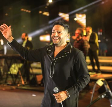 بالصور .. حماقي يتصدر تريند تويتر بالكويت عقب حفله بالمهرجان الأول .. والجمهور : " الكويت كلها في حفل حماقي"