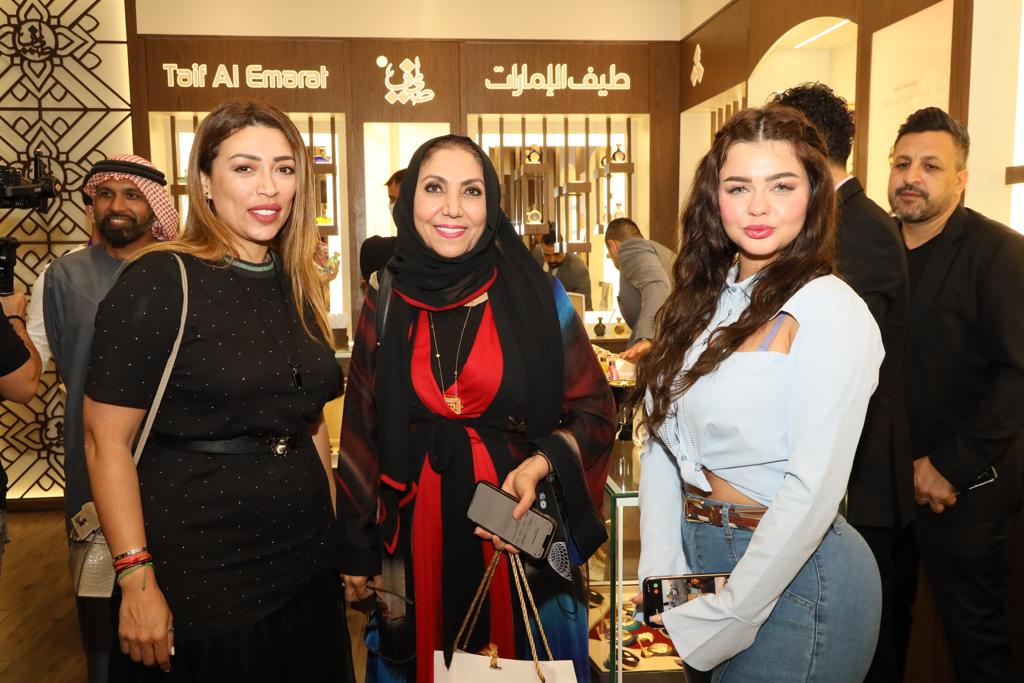 ثاني بن سعيد آل مكتوم يشهد افتتاح "طيف الإمارات"