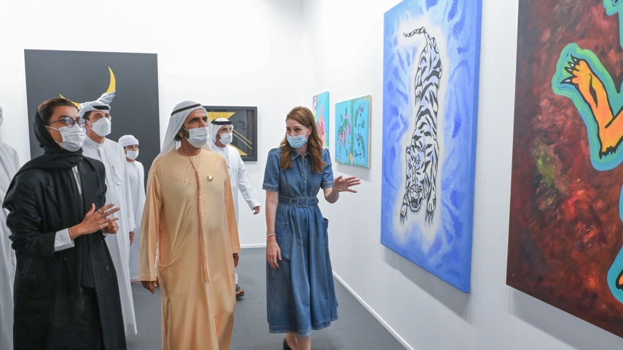 محمد بن راشد يزور معرض "آرت دبي"