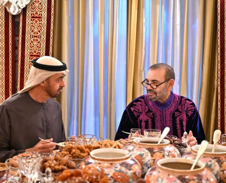 محمد بن زايد يحضر مأدبة إفطار أقامها ملك المغرب