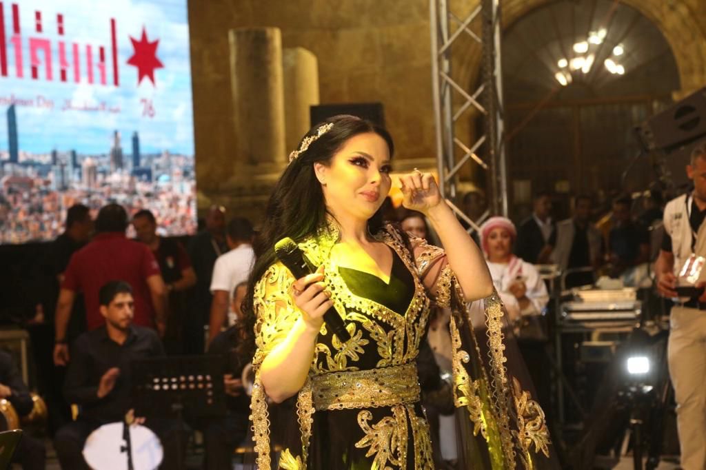 دموع ديانا كرزون تسرق الانظار في حفلها بذكرى الاستقلال بالأردن