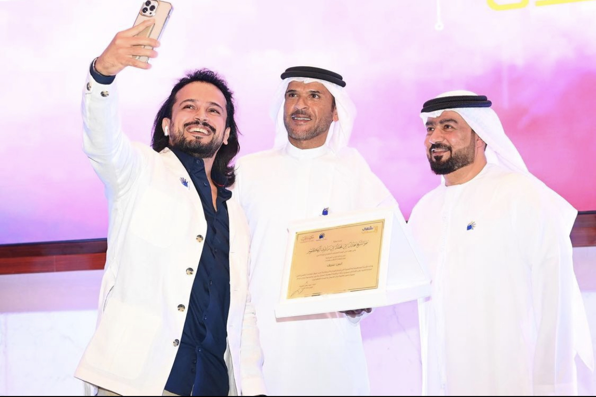 سمو الشيخ حمدان بن محمد بن راشد آل مكتوم يكرّم المخرج أنس سيف