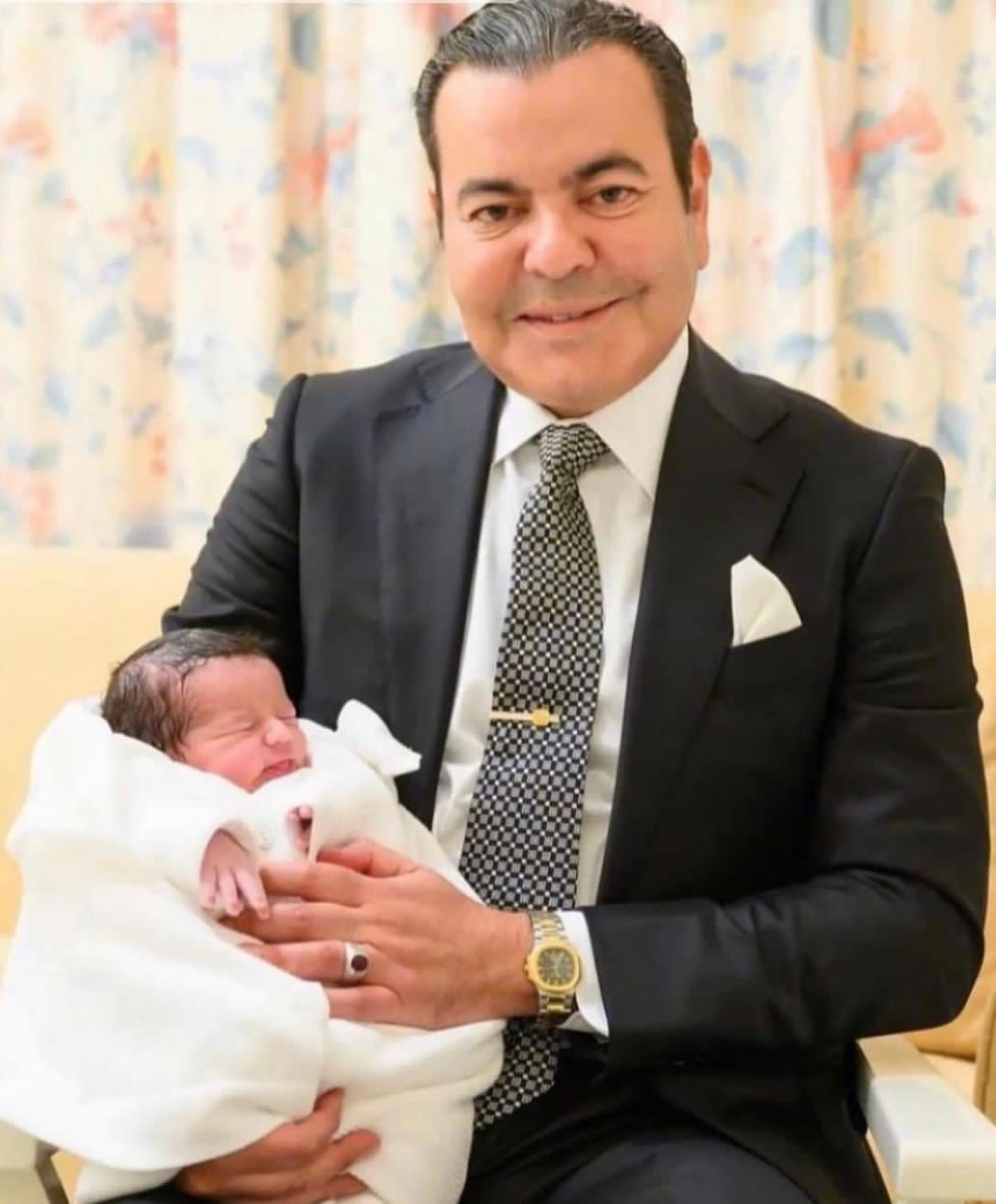 الأمير مولاي رشيد يرزق بمولود والملك يمنحه اسم صاحب السمو الأمير مولاي عبد السلام