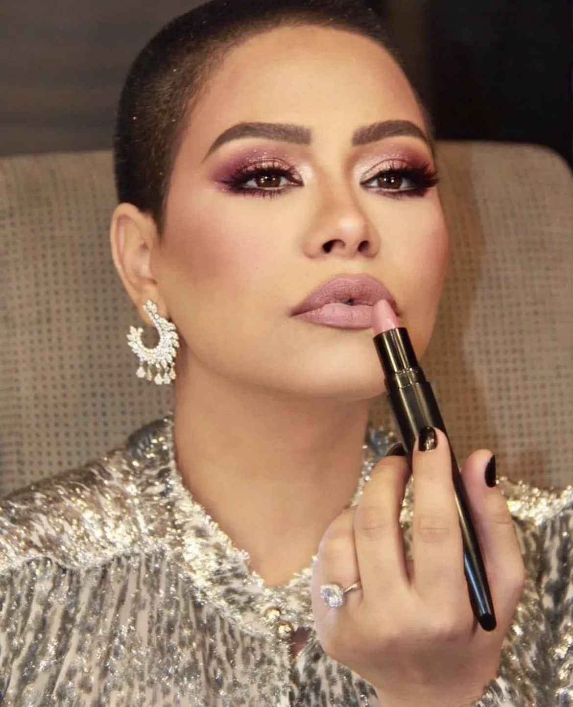 شيرين عبد الوهاب نادمة بشدة على حلق شعرها