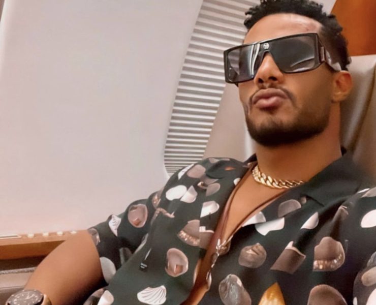 محمد رمضان حديث السوشيل ميديا بعد دخوله المسرح بسيارة مميزة