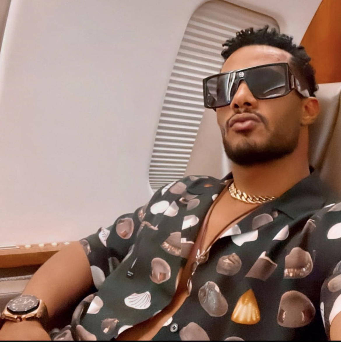 محمد رمضان حديث السوشيل ميديا بعد دخوله المسرح بسيارة مميزة