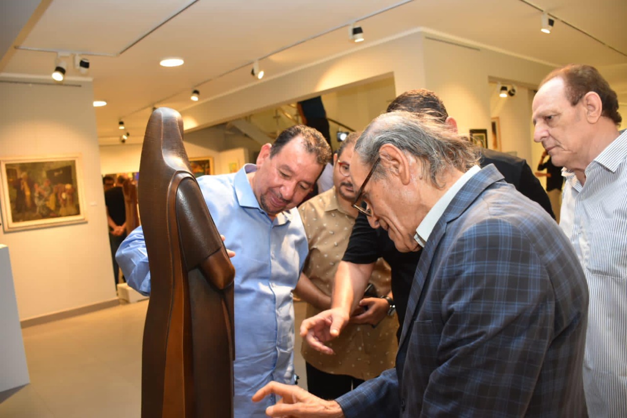 350 عمل تشكيلي لـ 200 فنان يُجسد الحياة في العالم العربي