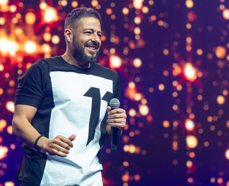 حماقي يفتتح أولى جولاته لموسم صيف 2022 بالساحل الشمالي