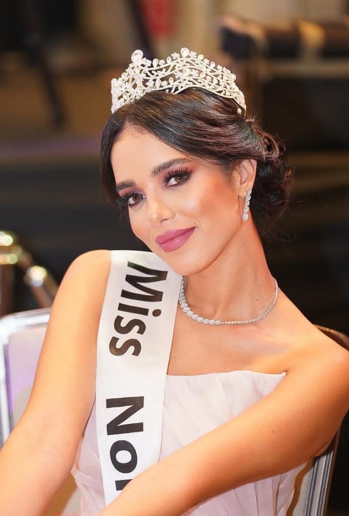 تتويج المغربية إيمي نصري كملكة جمال لشمال إفريقيا 2022 بمهرجان أفضل في لبنان
