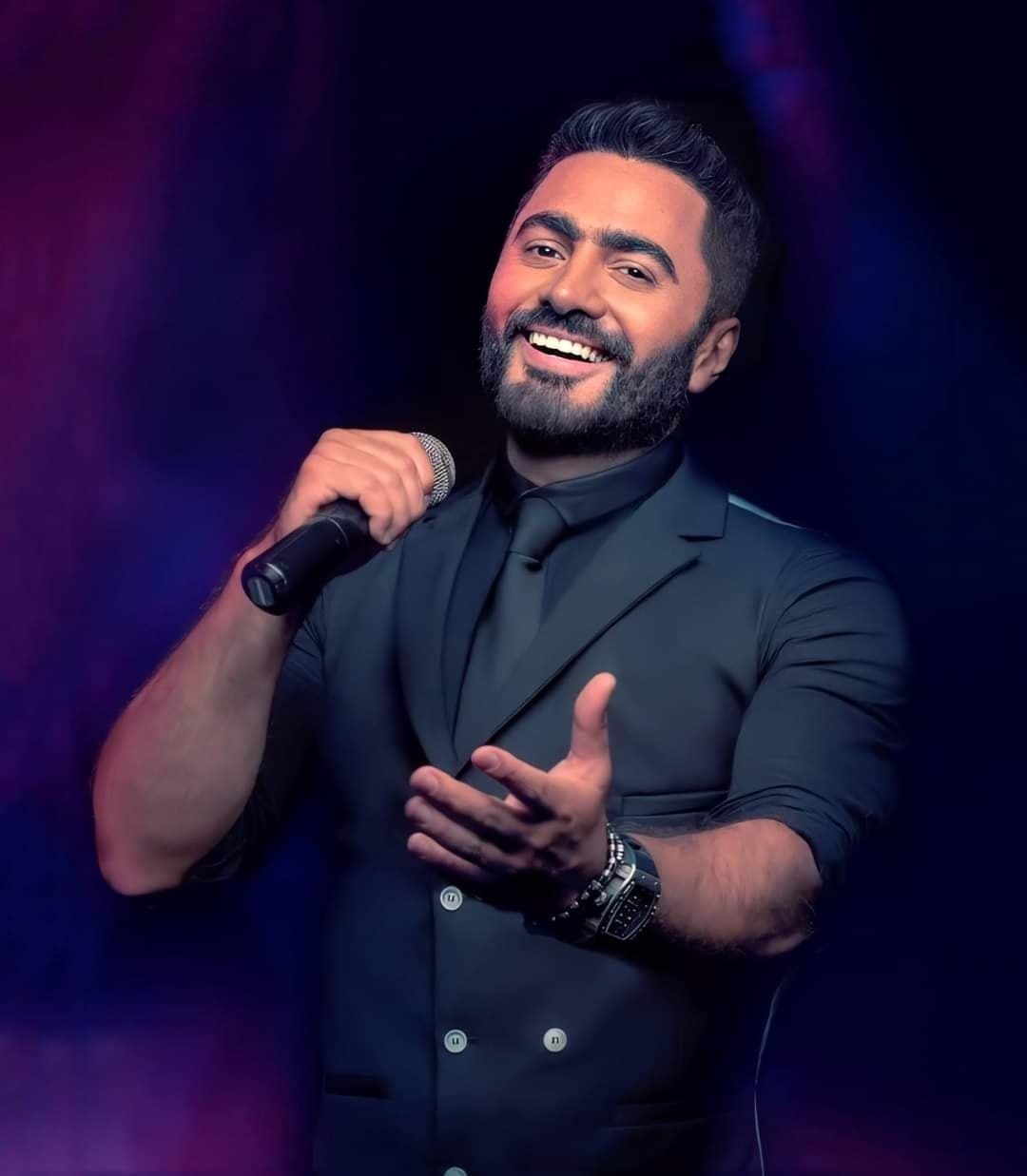 تامر حسني.. يحتفل بطرح فيلمه "بحبك"