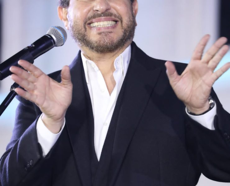 هاني شاكر يتألق بحفل ضخم في بيروت ويشعل الأجواء بدويتو مع وليد توفيق .. وجوجينا رزق تستقبل زوجته