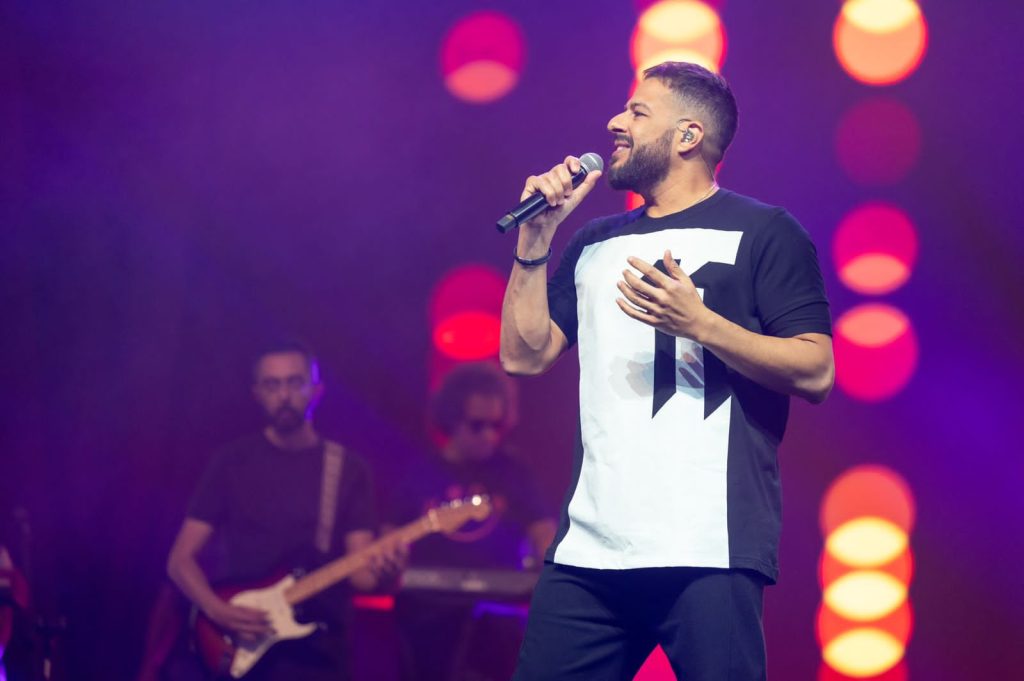 حماقي يفتتح أولى جولاته لموسم صيف 2022 بالساحل الشمالي