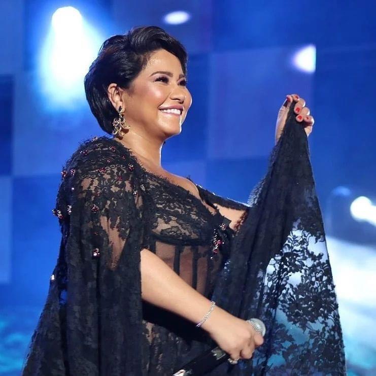 شيرين عبد الوهاب تعود للحياة وتقف على مسرح قرطاج