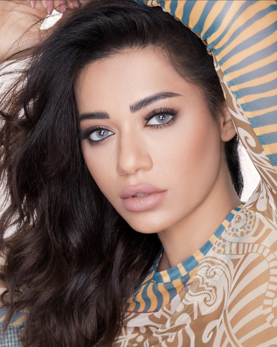 رحمة رياض بخير بعد نشوب حريق في منزلها