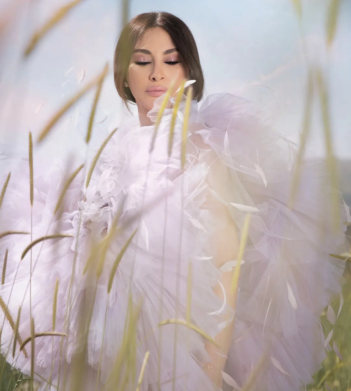 إليسا تشجع الجمهور على زيارة طبيب نفسي