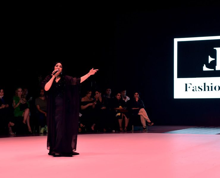 نادية المنصوري تعود وتغني "الجاز" في معرض "فاشن شو فاكتور 2022"