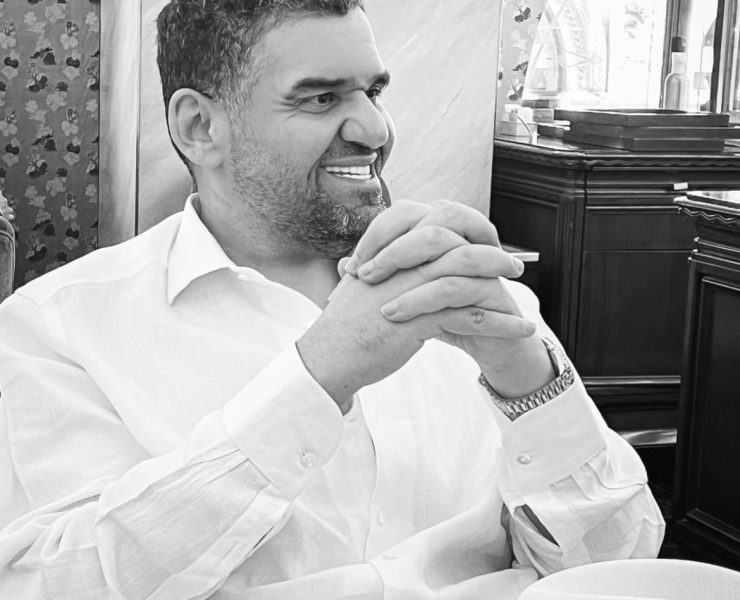 حسين الجسمي ينشد "يا كاملاً في الخلق" و "ضوء وضوء" بمناسبة المولد النبوي الشريف