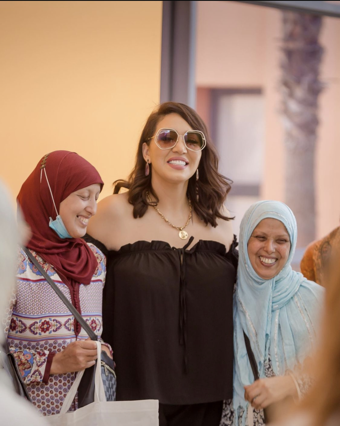 أسماء لمنور تساهم في توعية النساء لمخاطر سرطان الثدي