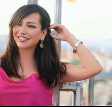 أمل عرفة تتغزل بجمال منى واصف "الطبيعي"