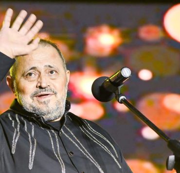 ليلة طربية ل سلطان الطرب بالإسكندرية تذيب برودة الشتاء