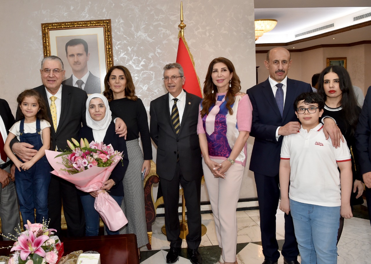 الطفلة السورية شام البكور مكرمة في دبي