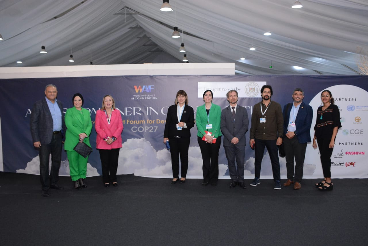 الوزراء وزوجات السفراء ومشاهير الفن التشكيلي في منتدى الفن الدولي بشرم الشيخ