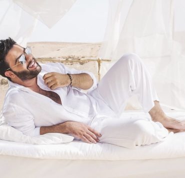 نعمان بلعياشي يعيش قصة حب بالصحراء في "بعيوني"