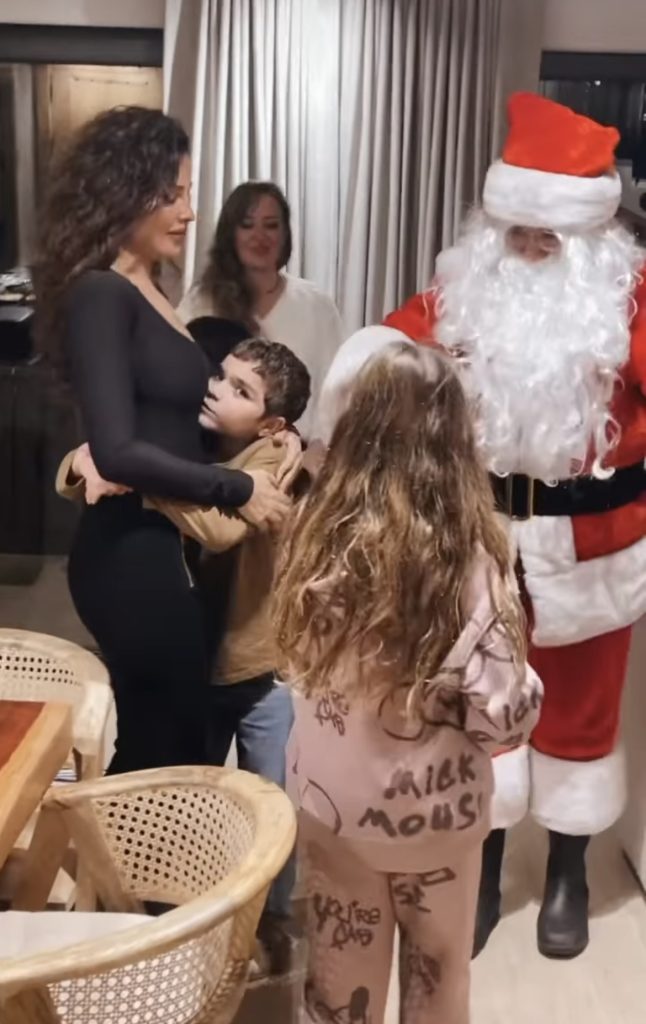بابا نويل يزور منزل نادين نجيم وسط أجواء سعيدة