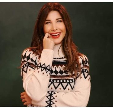 نانسي عجرم تشارك الجمهور أجواء الكريسمس بصحبة عائلتها