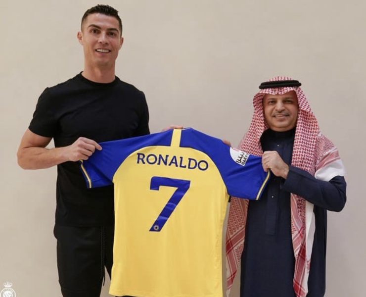 نادي النصر السعودي يضم رونالدو.. بعد فسخ عقده مع مانشستر