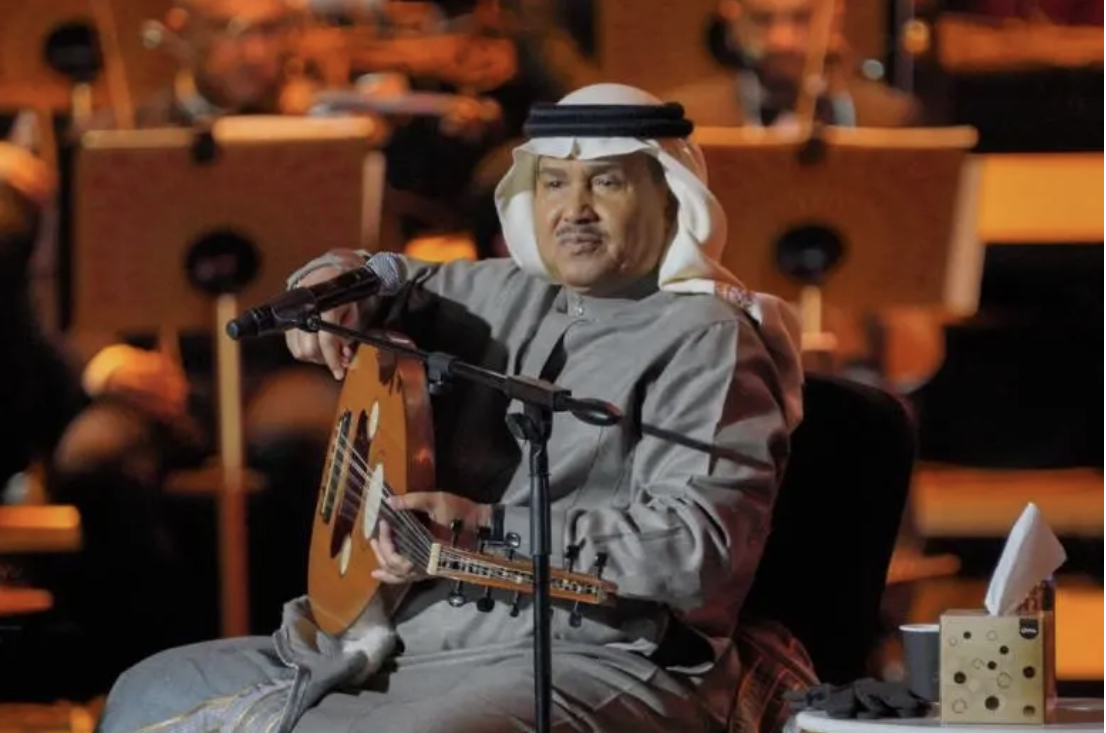 محمد عبده يغادر المشفى بعد تعرضه لوعكة صحية
