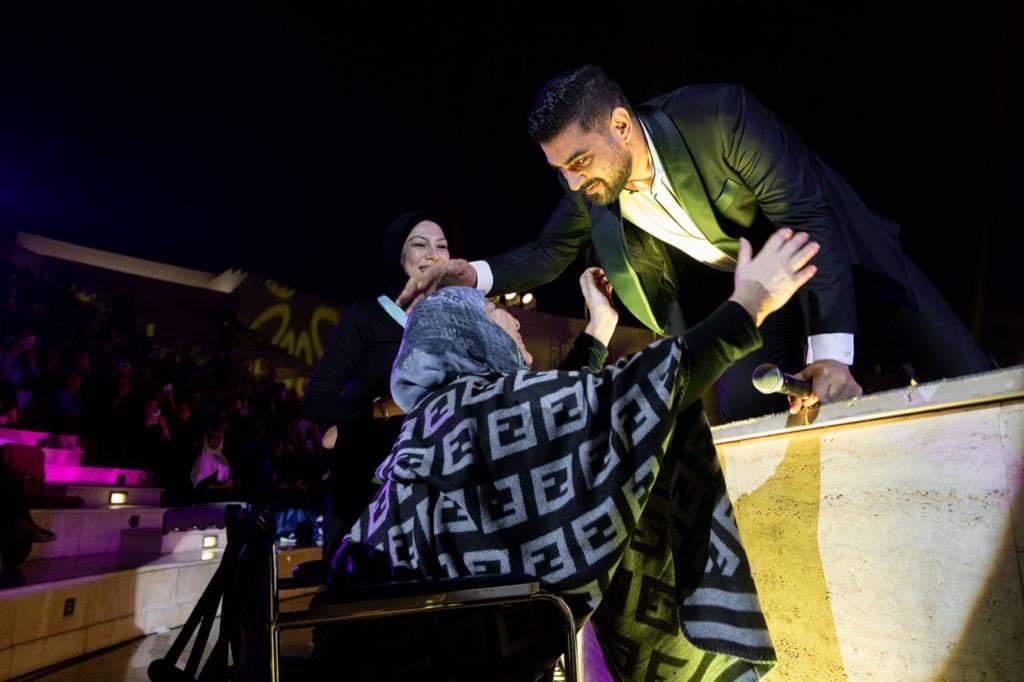 إطلالة إليسا وإنسانية آدم.. حديث السوشيل ميديا