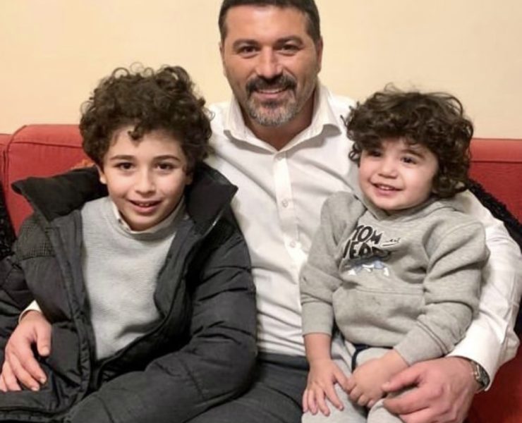 لأول مرة.. يزن السيد يجمع ولديه بصورة واحدة